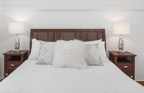 Kelvin Grove Apartment | Lovely 3-Bed House with Deck, BBQ, Yard & Parking