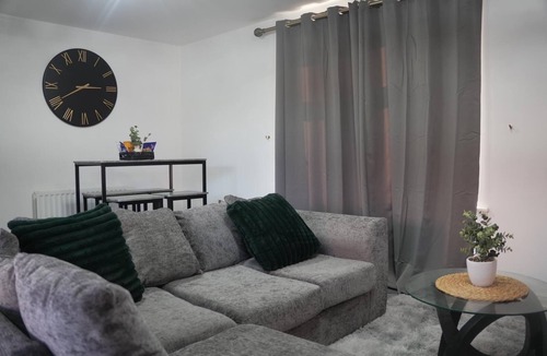 Solihull House | Lovely 3-Bed House in Solihull