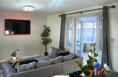 Solihull House | Lovely 3-Bed House in Solihull