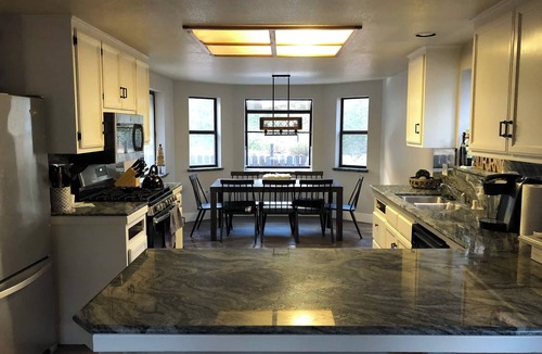 Christmas Valley House | Lovely 3-bedroom house with Hot Tub and EV charger in South Lake Tahoe