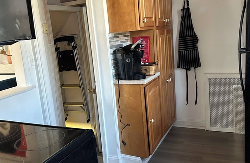 Niskayuna House | Lovely 3 Bedroom/2 Bath Hideaway Cottage in Old Niskayuna- 30 Day Minimum Stay