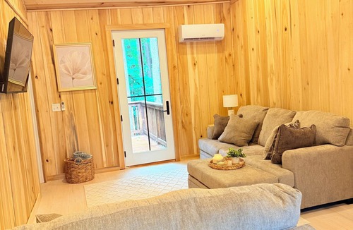 North Shore House | Lovely 3-bedroom bungalow near Smith Mountain Lake!