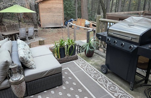Foresthill House | Lovely 3-Bedroom Cabin House With Outdoor Hot Tub At Way Woods Retreat
