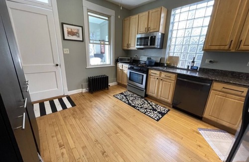Lakeview Condo | Lovely 3 Bedroom condo near Wrigley!