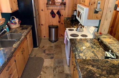 Strawberry Cabin | Lovely 3-bedroom mountain cabin in Twin Bridges