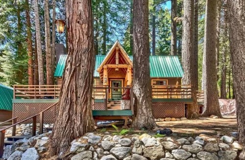 Strawberry Cabin | Lovely 3-bedroom mountain cabin in Twin Bridges