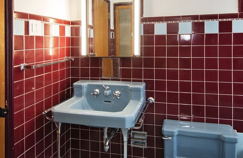St. Louis Hills Apartment | Lovely 3 Bedroom Penthouse with Street Parking