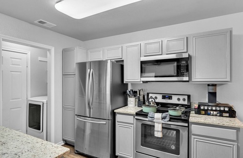 Glenn Heights House | Lovely 3-bedroom townhome with AC in Glenn Heights