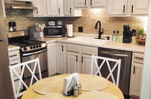 Holiday Island Condo | Lovely 3-bedroom condo with lake views in charming Holiday Island
