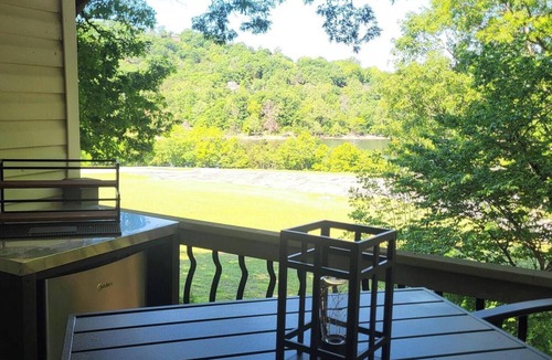 Holiday Island Condo | Lovely 3-bedroom condo with lake views in charming Holiday Island