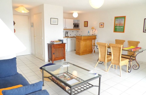 Port Guillaume Apartment | Lovely 3-room apartment with balcony, pets allowed, parking, Port Guillaume
