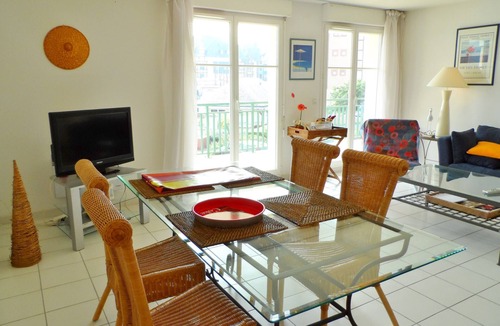 Port Guillaume Apartment | Lovely 3-room apartment with balcony, pets allowed, parking, Port Guillaume