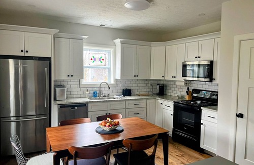 Crescent Hill Condo | Lovely 3BR/1BA PRIME Location!