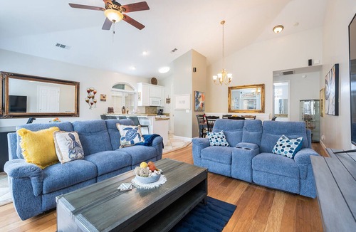 Downtown House | Lovely 3BR One block to Beach