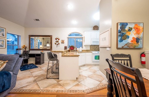Downtown House | Lovely 3BR One block to Beach