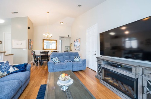Downtown House | Lovely 3BR One block to Beach