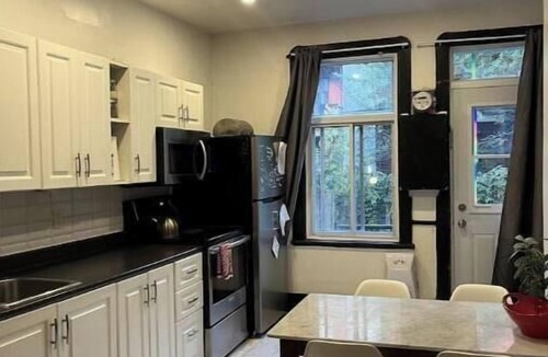 Mile End Apartment | Lovely 4 1/2 in Vibrant Mile End