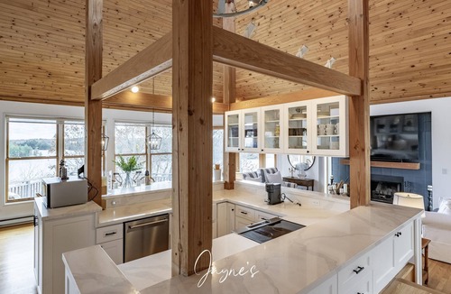 Minett Cottage | Lovely 4 bed/2bath cottage with boathouse on Bruce Lake