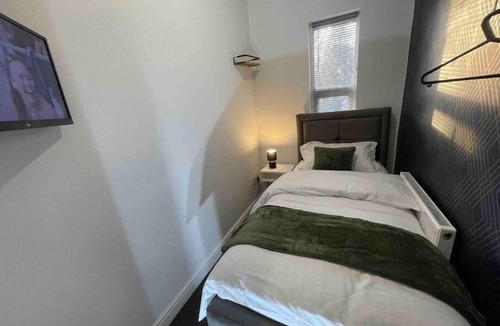 Stoke-on-Trent House | Lovely 4-bed Victorian House