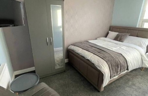 Stoke-on-Trent House | Lovely 4-bed Victorian House