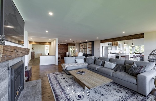 Glen Huron House | Lovely 4 bedroom, 3 bathroom home with spectacular views