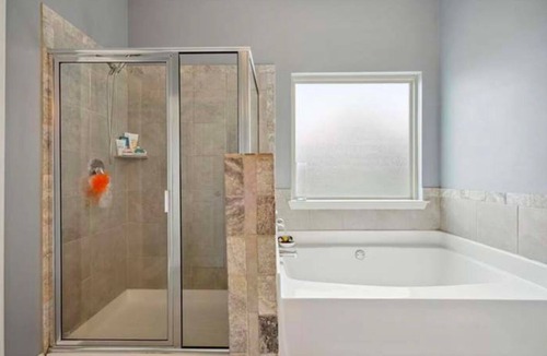 Conyers House | Lovely 4-bedroom 3 Bath Oasis with WiFi, AC