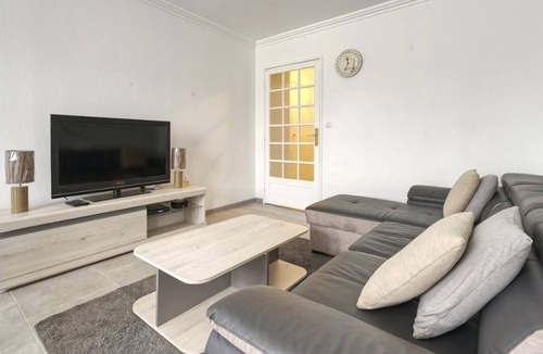 Quartier Sapins-Chatelet-Lombardie Apartment | Lovely 4 bedroom apartment with free parking