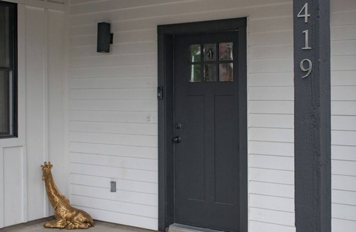 Near East Side House | Lovely 4-bedroom house with AC in enchanting San Antonio