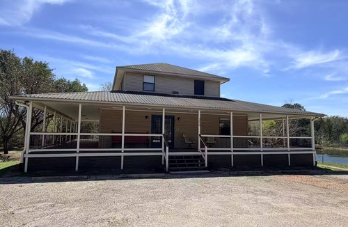 West Point House | Lovely 4-bedroom house with wrap-around porch in charming West Point