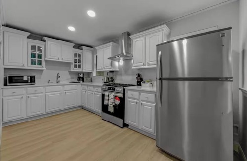 Central Arlington House | Lovely 4-bedroom house in Arlington with AC
