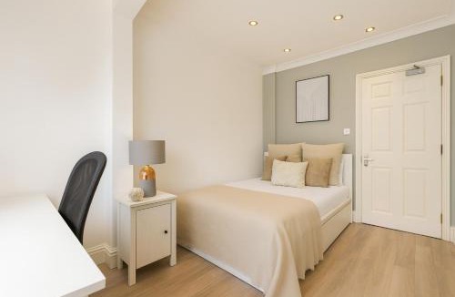 Wandsworth Apartment | Lovely 4 Bedroom House in Acton