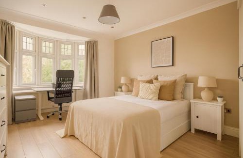 Wandsworth Apartment | Lovely 4 Bedroom House in Acton