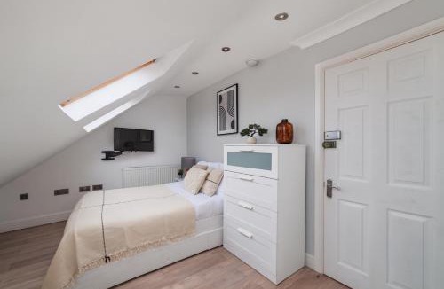 Wandsworth Apartment | Lovely 4 Bedroom House in Acton