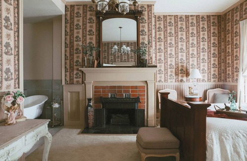 Medford Hotel | Lovely-5 bedroom historic Inn