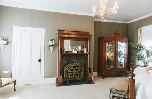 Medford Hotel | Lovely-5 bedroom historic Inn