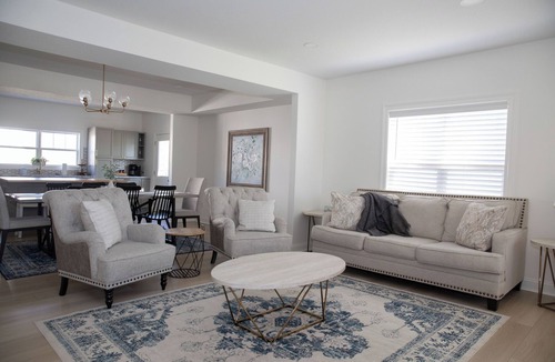 Hamilton House | Lovely 5 BR Home 1 Block to MSQC - Sleeps 12+