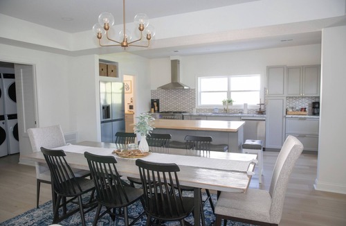 Hamilton House | Lovely 5 BR Home 1 Block to MSQC - Sleeps 12+