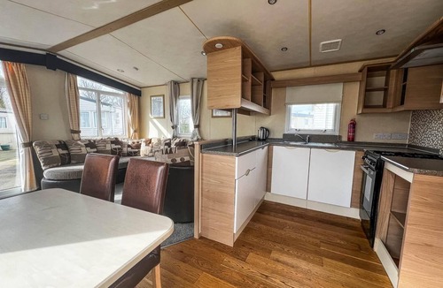 Winestead House | Lovely 6 berth caravan at Sand Le Mere, Yorkshire ref 71011C