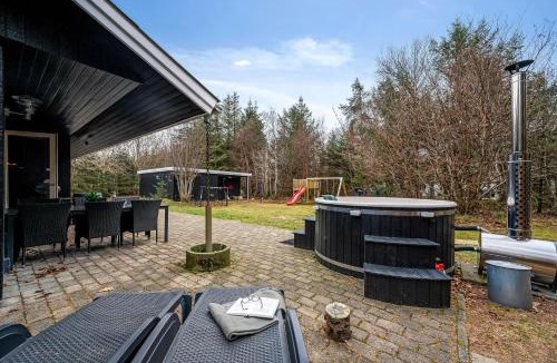Lodbjerg Hede House | Lovely 6-Person Cottage With Outdoor Sauna - 1007