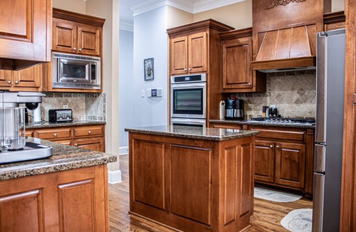 Conyers House | Lovely 7-bedroom house in Conyers with fitness room, WiFi, AC
