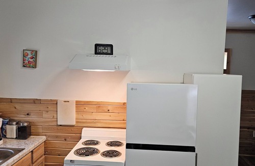 Littleton House | Lovely all new 2-bedroom cabin with T.V. & free internet in charming Littleton