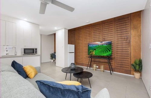 Hermit Park Apartment | Lovely and Chic 1 bed 1 bath Apartment