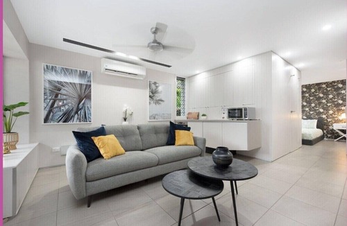 Hermit Park Apartment | Lovely and Chic 1 bed 1 bath Apartment