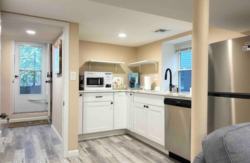 Montclair Apartment | Lovely and newly constructed downtown studio