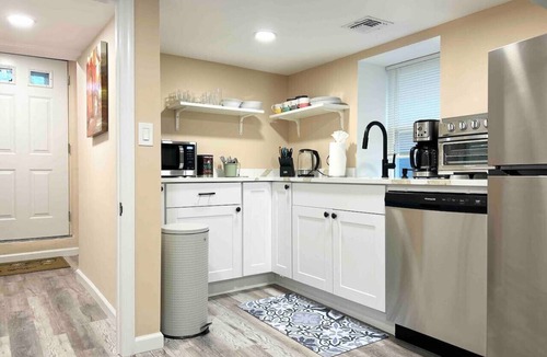 Montclair Apartment | Lovely and newly constructed downtown studio