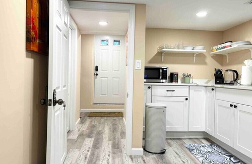 Montclair Apartment | Lovely and newly constructed downtown studio