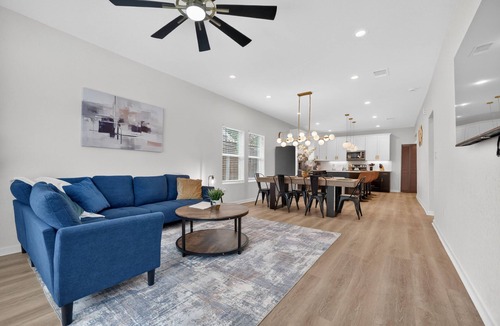 Eastside Promise Neighborhood House | Lovely and Stylish Modern Home Near Downtown