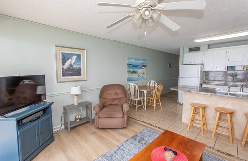 Garden City Condo | LOVELY AND UPDATED TWO BEDROOM OCEAN FRONT CONDO AVAILABLE NOW!