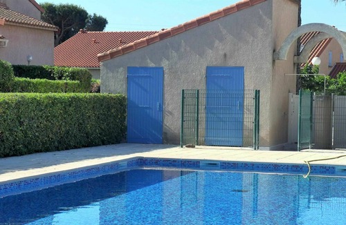 Les Arenes Apartment | Lovely apartment for 4 people with pool, WIFI, TV, balcony and parking