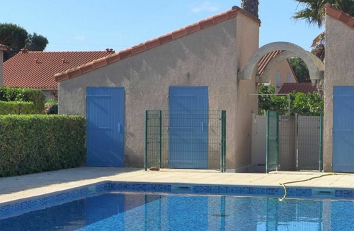 Les Arenes Apartment | Lovely apartment for 4 people with pool, WIFI, TV, balcony and parking